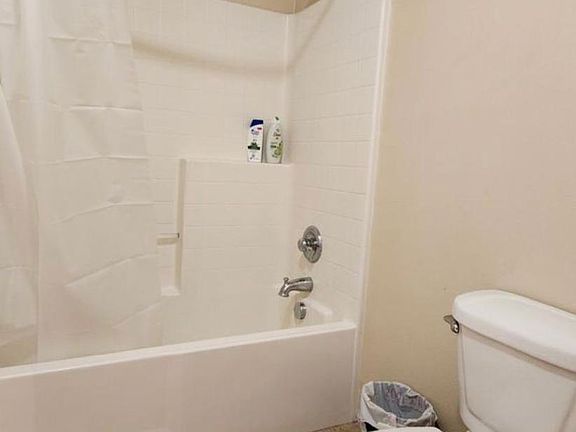 5th image of 32923 Cloverdale Pl