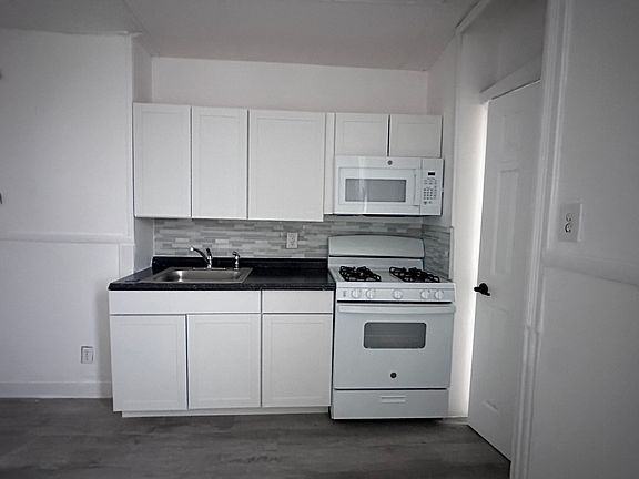 4th image of 1114 22nd St APT 3