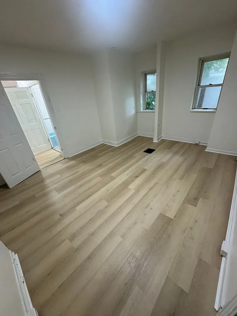 328 Marks Ave — Photo 4
