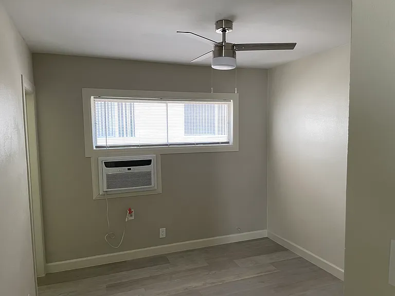 11640 Gurley Ave — Photo 5