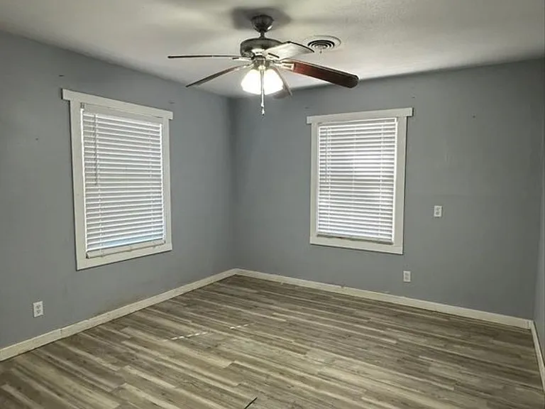 2309 Bradford St — Photo 7