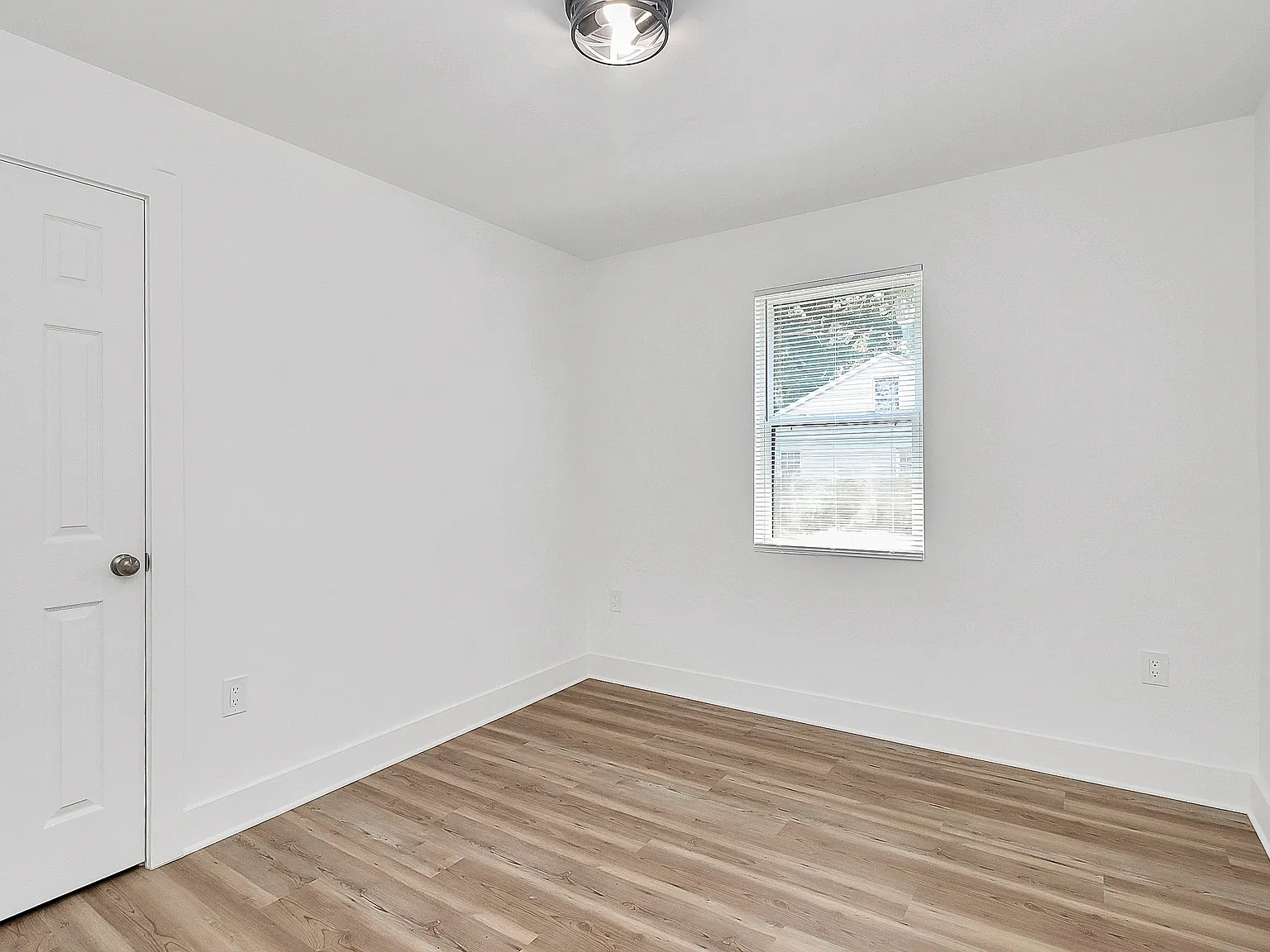 2 bed, 1.5 bath, 900 sqft, $1,500 — Photo 4