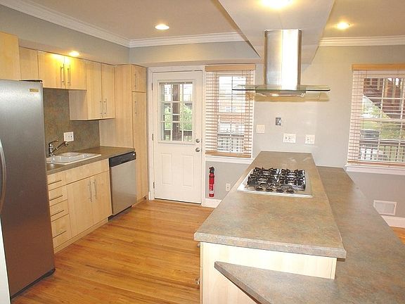 3rd image of 16 Dartmouth Ave APT 4A