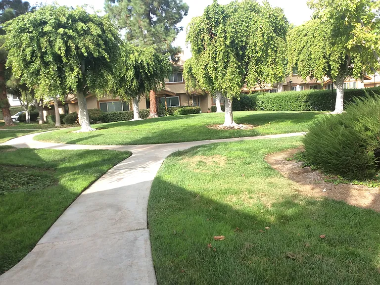 2083 Bay Meadows Dr — Photo 3