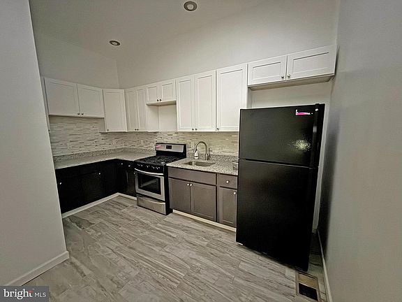 3rd image of 721 W Lafayette Ave