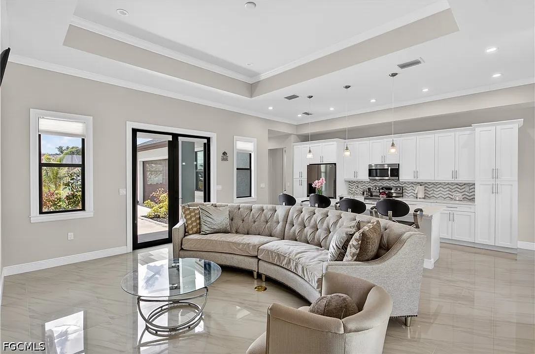 3 bed, 2.0 bath, 1627 sqft, $3,000 — Photo 1