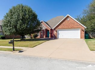 989 Lexington Cir, Springdale, AR 72762
