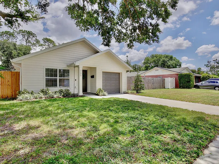 765 Hendrix Ave — Photo 3