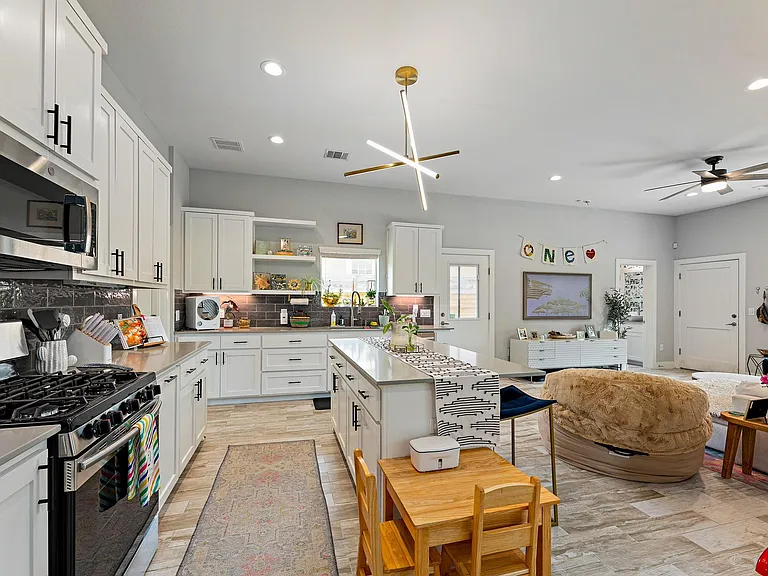 7600 Carver Ave #A — Photo 12