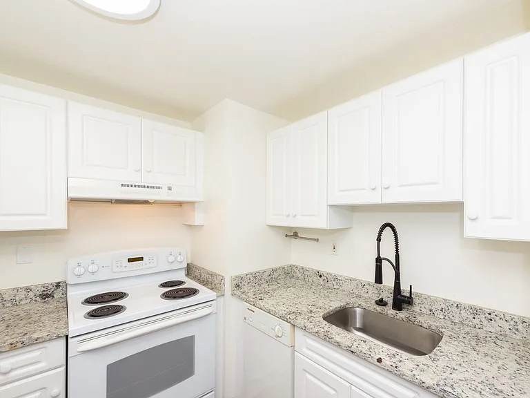 Lakewood Apartments — Photo 12