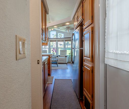 4th image of 70200 Dillon Rd #581