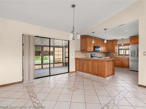 3rd image of 315 Raven Ave