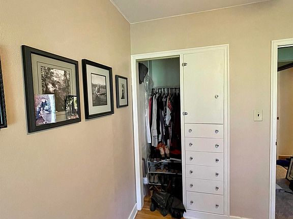 5th image of 1508 S Royce St