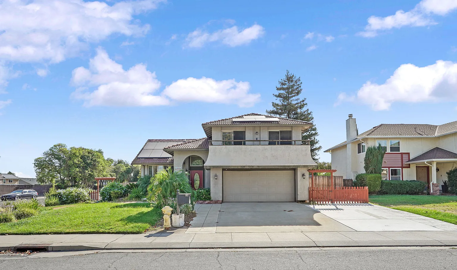 5 bed, 3.5 bath, 7876 sqft, $3,100 — Photo 1