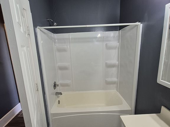 4th image of 100 Broadway St #2