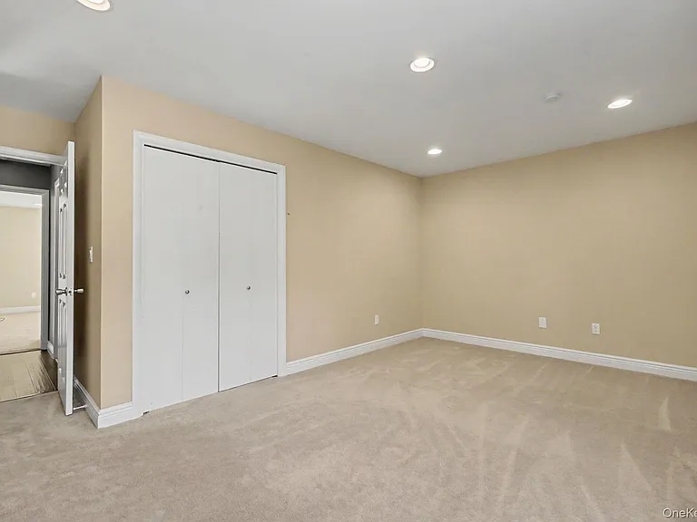 212 Old Farm Ln — Photo 22