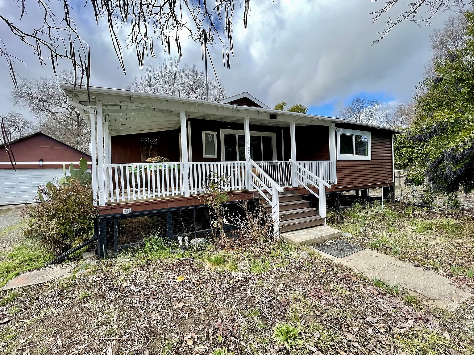 9695 Main St photo 1