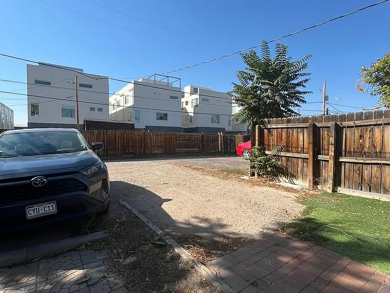 1609-1611 Hooker Street — Photo 14