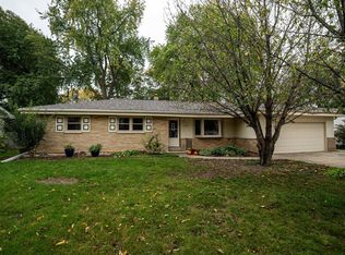 10849 W Derby AVENUE, Wauwatosa, WI 53225