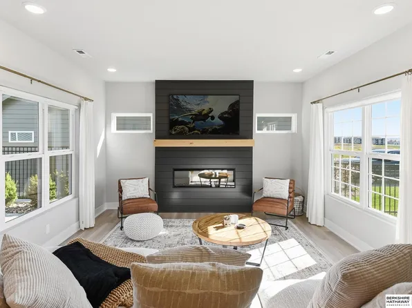 6017 N Hws Cleveland Blvd, Omaha, NE 68116