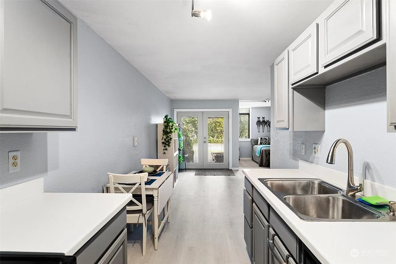 Studio, 416 sqft, $1,680 — Photo 2