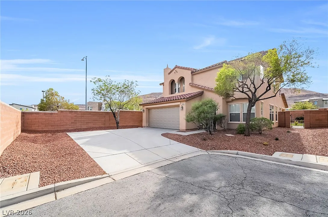 3 bed, 2.5 bath, 2028 sqft, $2,500 — Photo 1