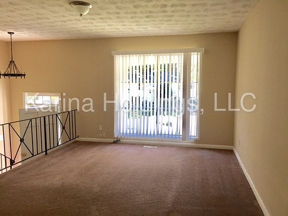 3rd image of 932 Martha Dr