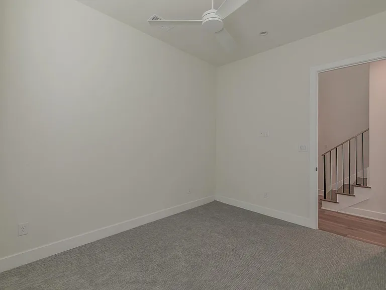 682 W Main St — Photo 23