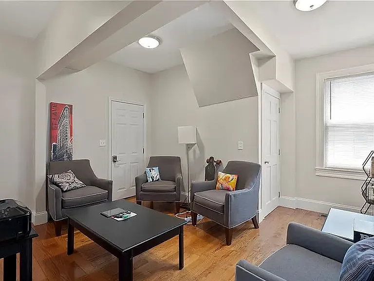 3 bed, 971 sqft, $2,400 — Photo 3