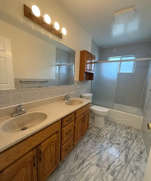 712 Prospect Row — Photo 16