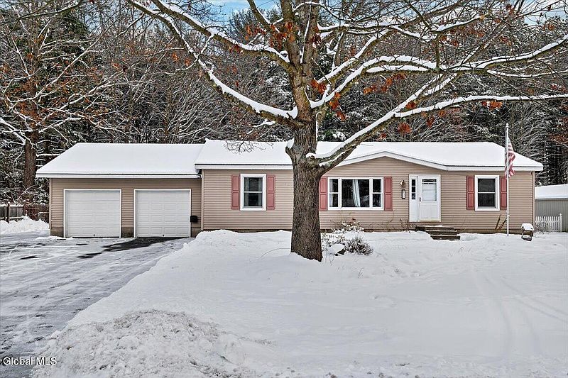 2nd image of 32 Pinewood Road