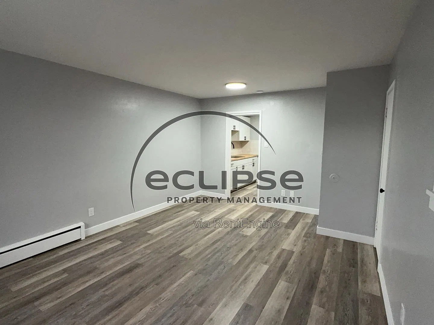 2 bed, 1.0 bath, 877 sqft, $1,430 — Photo 2