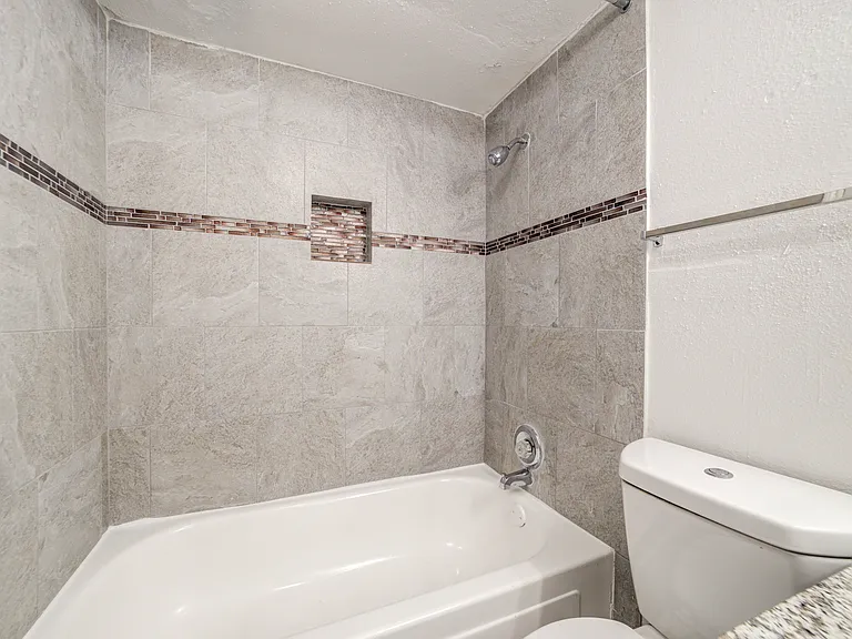 Ashford Santa Fe Bathroom