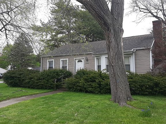 2nd image of 2318 Bay St