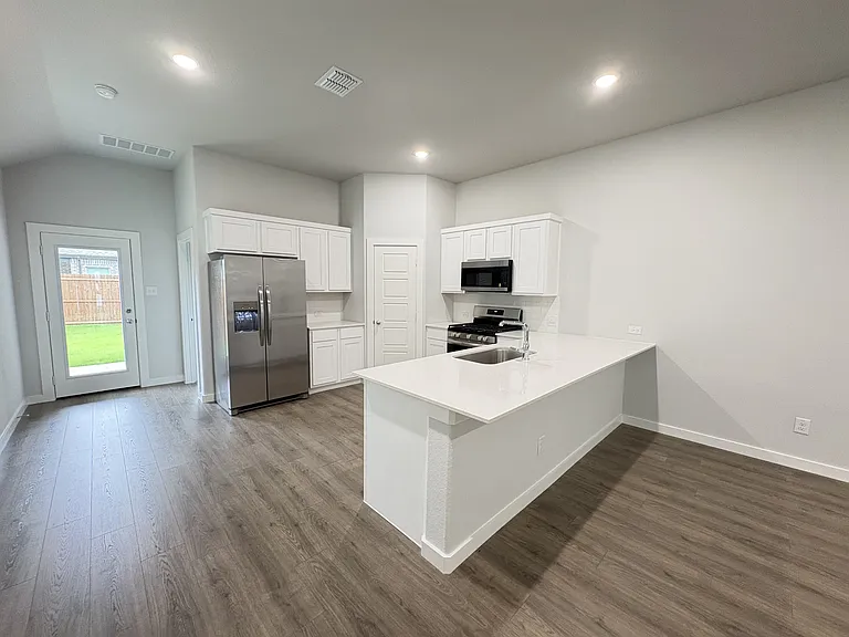 120 Greenbriar Dr — Photo 5