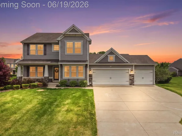 217 Shinnecock Dr, Brighton, MI 48114