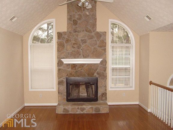 2nd image of 20 Jesse Ln