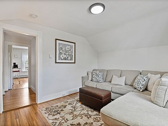 4th image of 212 Spruce St Floor 2
