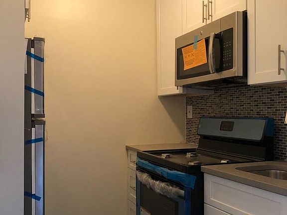 3rd image of 1011 Neilson St APT 6B