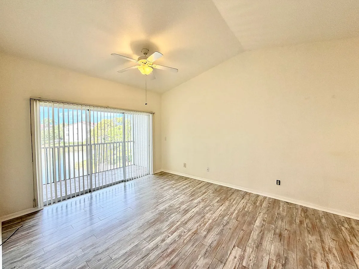 Building Photo - 4680 Saint Croix Ln #535