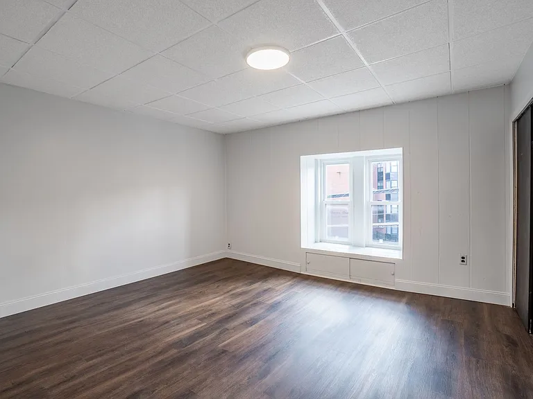 2407 Sarah St — Photo 14