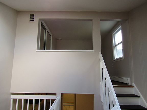 5th image of 16 Imperial Dr #1