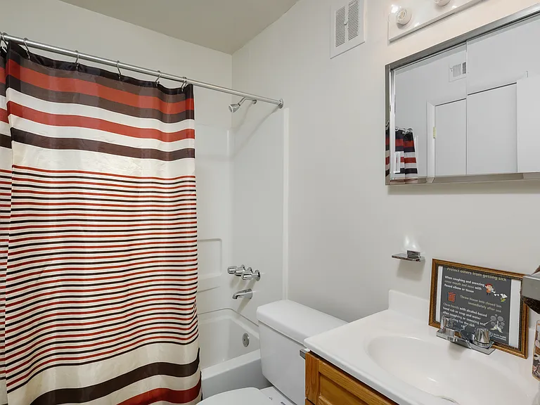 Heritage Court Apartments — Photo 15