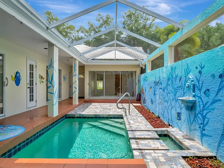 1016 Harbor Town Dr — Photo 4