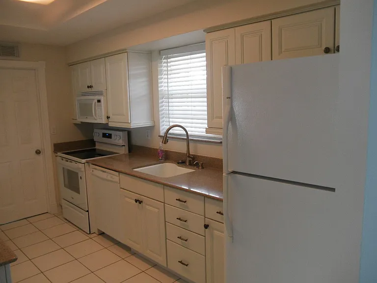 1154 W Camino Real — Photo 16