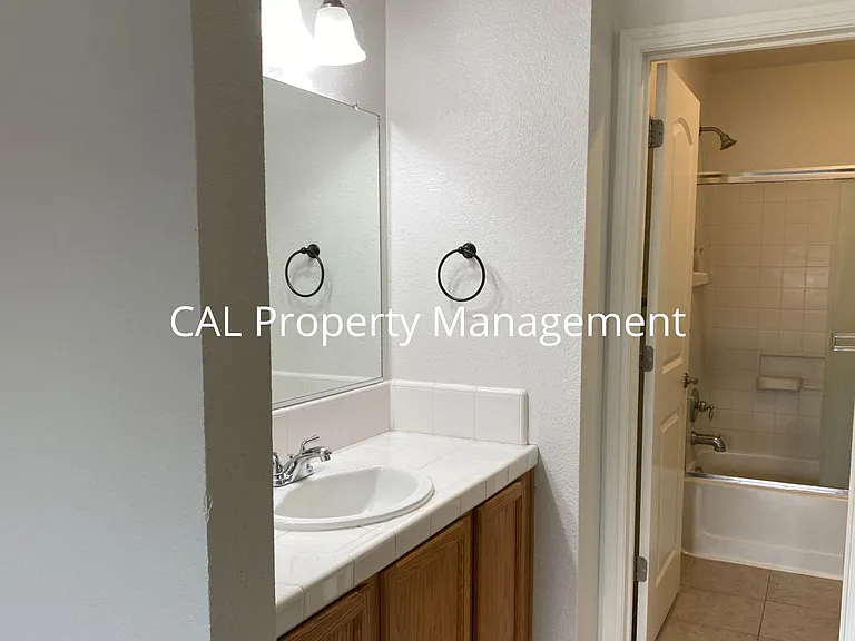 405 Tyler Pl #P — Photo 13