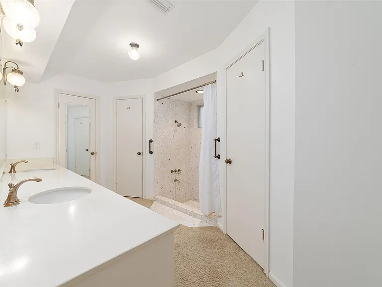 11838 Riverview Dr — Photo 24