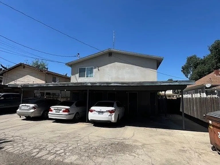 704 S Court St — Photo 2