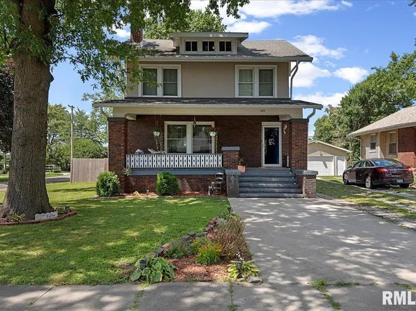 727 W Poplar St, Taylorville, IL 62568