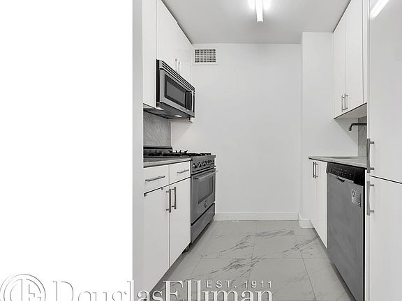 4th image of 322 W 57th St APT 38K